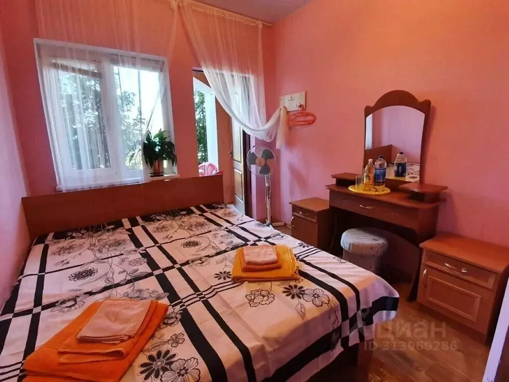 Комната Крым, Сакский район, с. Штормовое ул. 60 лет Октября, 29 - Фото 0