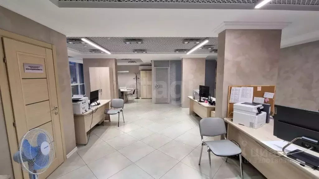 Офис в Тюменская область, Тюмень ул. Мельникайте, 125б (180 м) - Фото 1