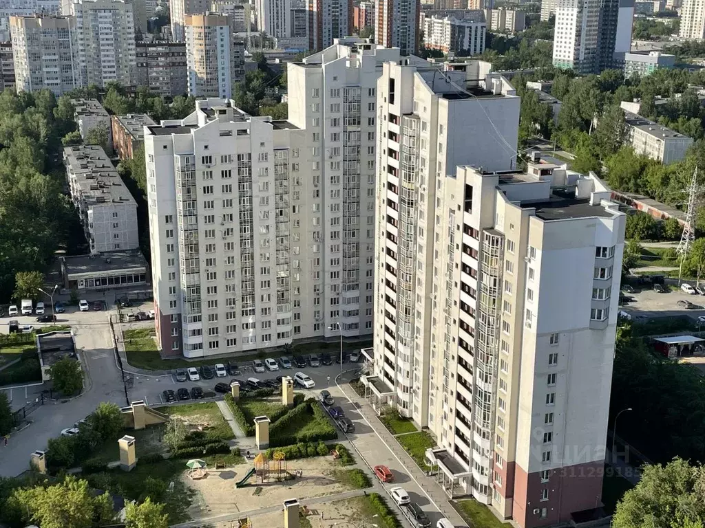 3-к кв. Свердловская область, Екатеринбург ул. 8 Марта, 181к5 (90.0 м) - Фото 0