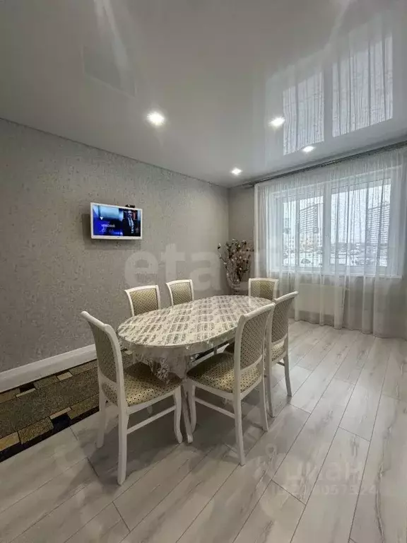 2-к кв. Тюменская область, Тюмень ул. Фармана Салманова, 12 (82.1 м) - Фото 1