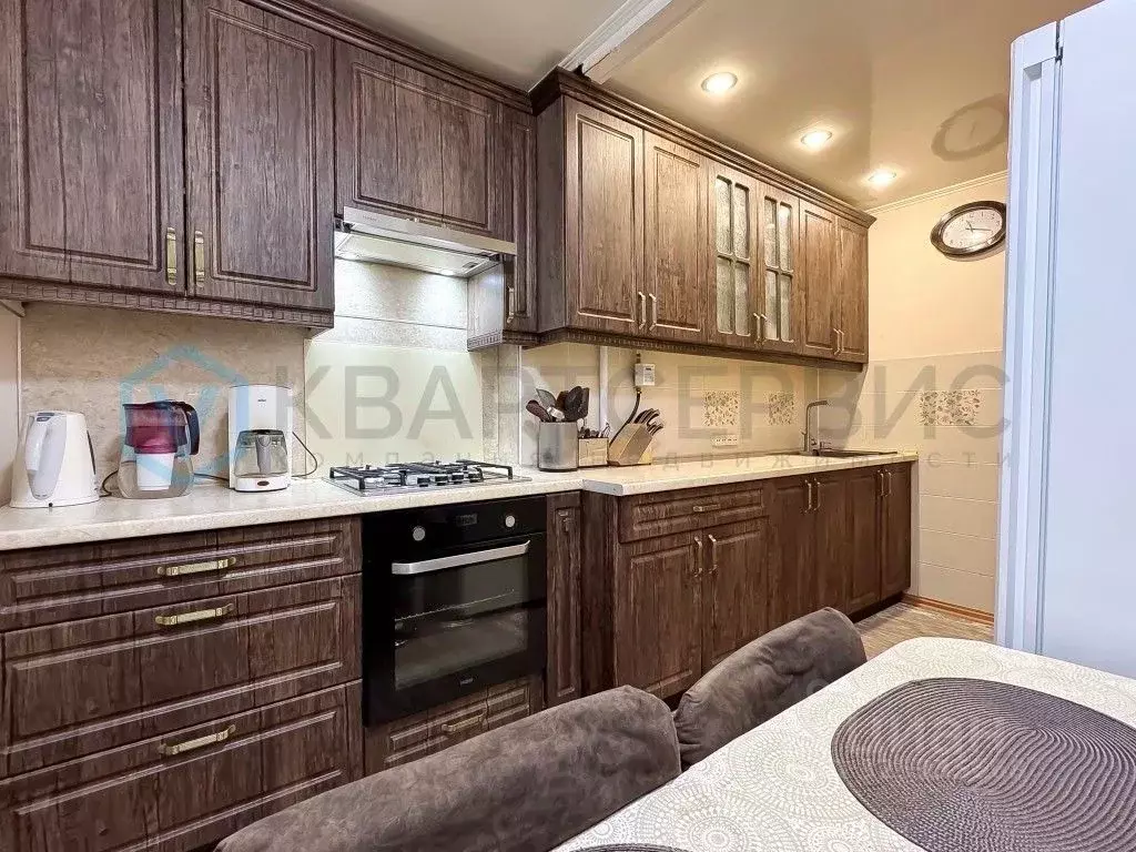 3-к кв. Омская область, Омск ул. Красный Путь, 69 (68.1 м) - Фото 0