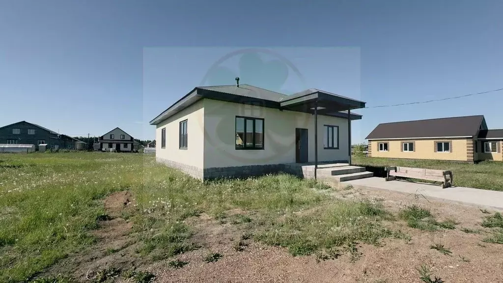 Дом в Башкортостан, Кушнаренковский сельсовет, с. Кушнаренково ул. ... - Фото 1