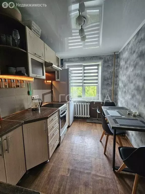 3-комнатная квартира: Барнаул, улица Антона Петрова, 214 (59.8 м) - Фото 0