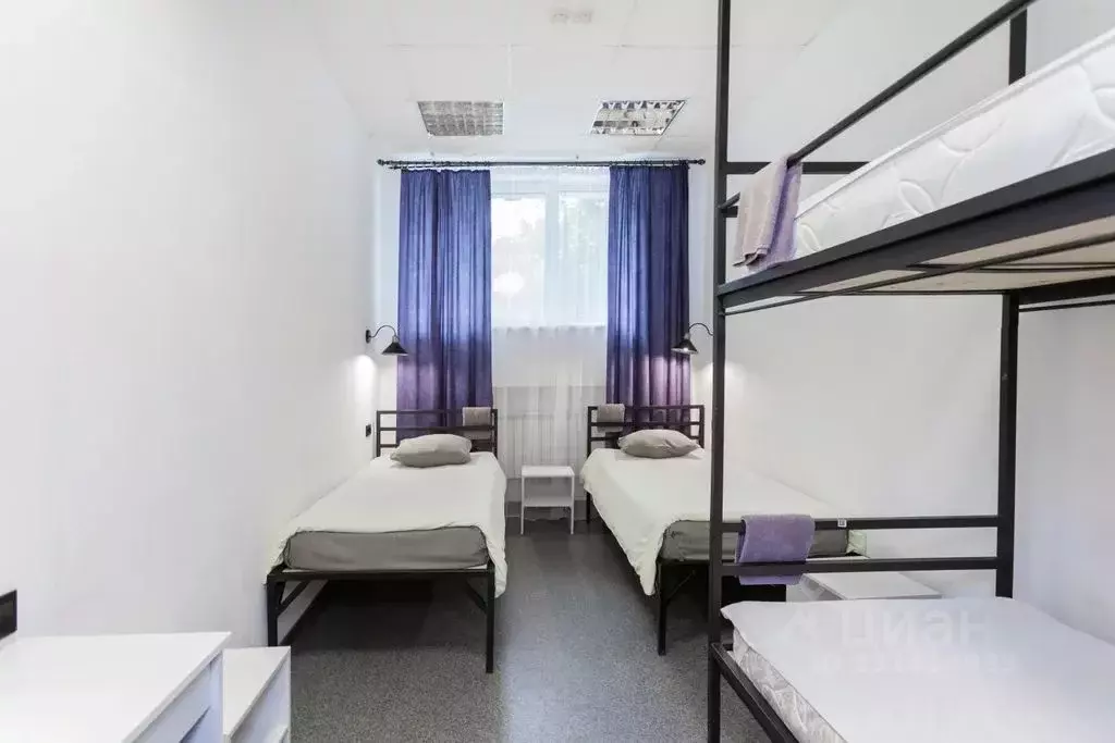 Комната Омская область, Омск наб. Иртышская, 31 - Фото 1