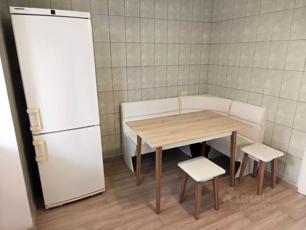 3-к кв. Крым, Симферополь ул. Железнодорожная, 10 (65.0 м) - Фото 2