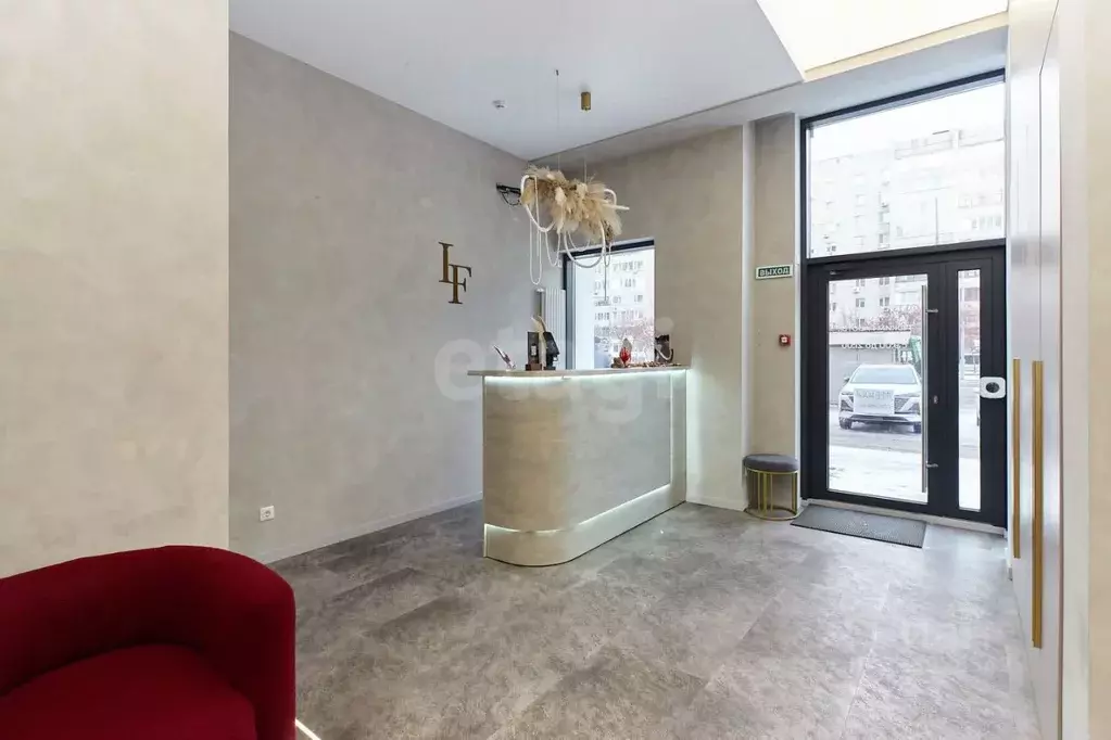 Помещение свободного назначения в Тюменская область, Тюмень ул. 50 лет ... - Фото 1