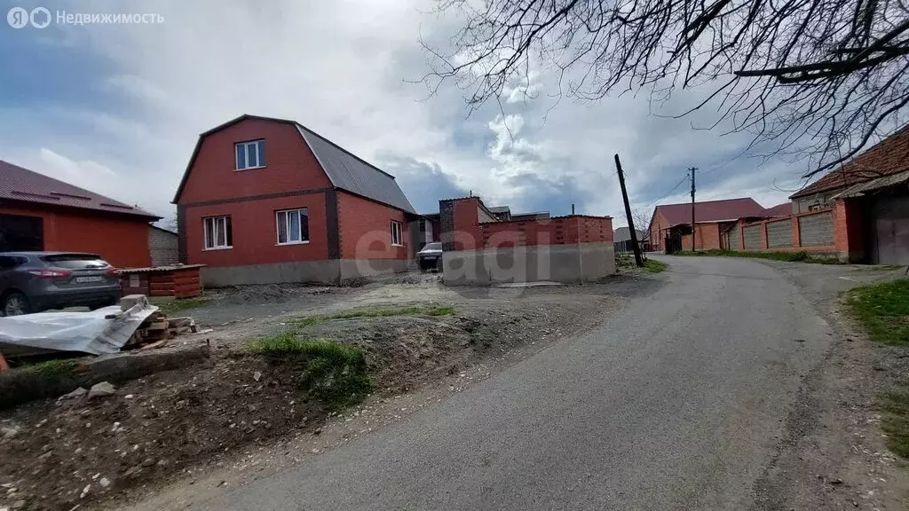 Дом в село Октябрьское, улица Победы (135 м) - Фото 0