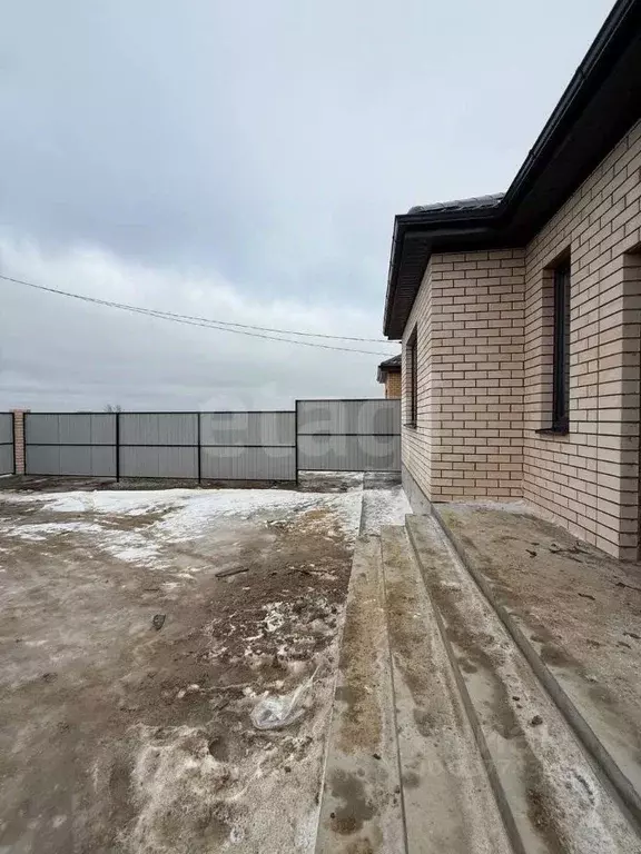 Дом в Калмыкия, Элиста ул. Шебенеры, 12 (100 м) - Фото 2