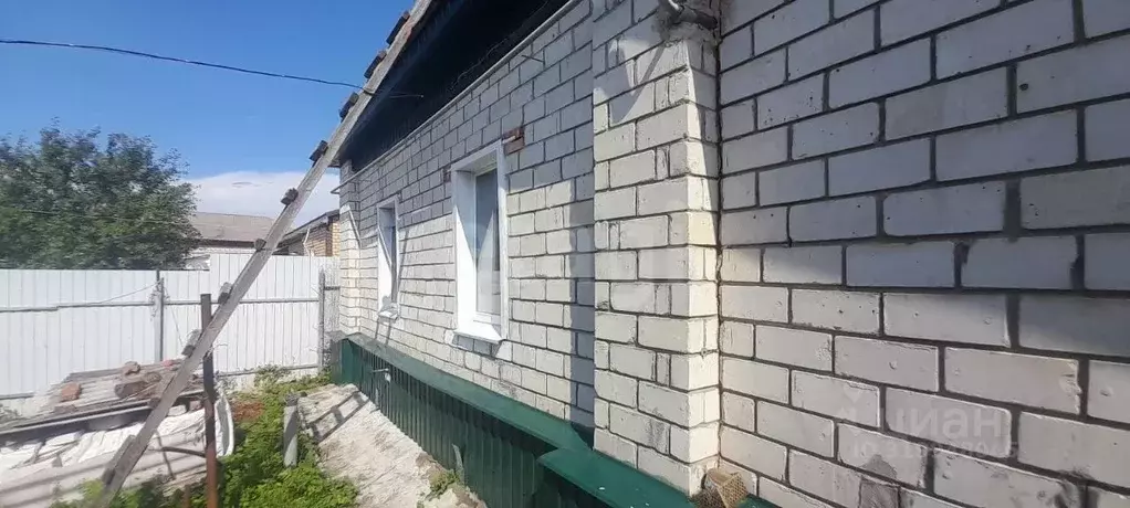 Дом в Саратовская область, Балашовский район, с. Репное ул. ... - Фото 1