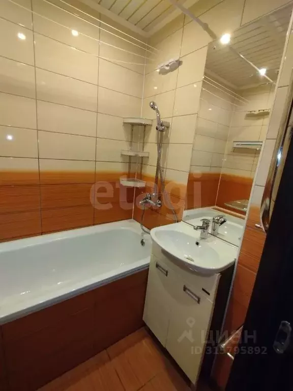2-к кв. Вологодская область, Череповец Рыбинская ул., 4 (49.1 м) - Фото 0