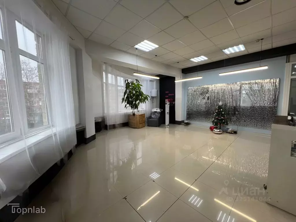 Помещение свободного назначения в Адыгея, Майкоп ул. Чкалова, 71 (48 ... - Фото 1