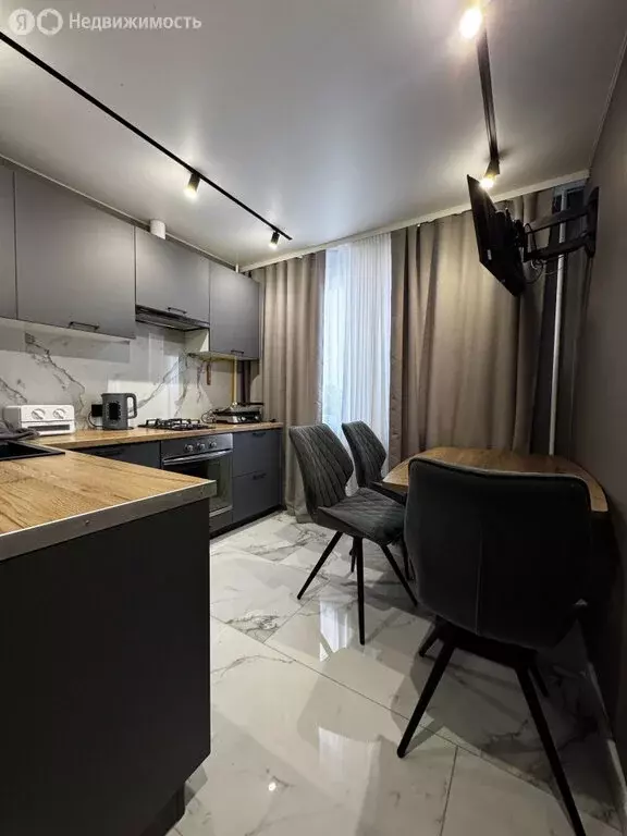 3-комнатная квартира: Екатеринбург, улица Бебеля, 134 (69.9 м) - Фото 1