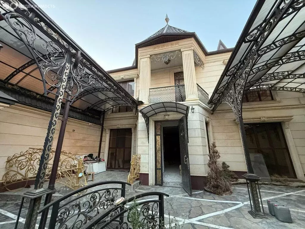 Дом в Махачкала, улица Пирмагомедова (400 м) - Фото 1