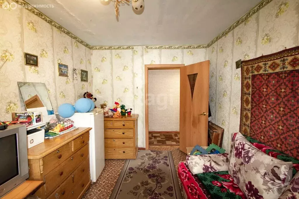 3-комнатная квартира: село Исетское, улица Механизаторов, 26 (56.6 м) - Фото 0