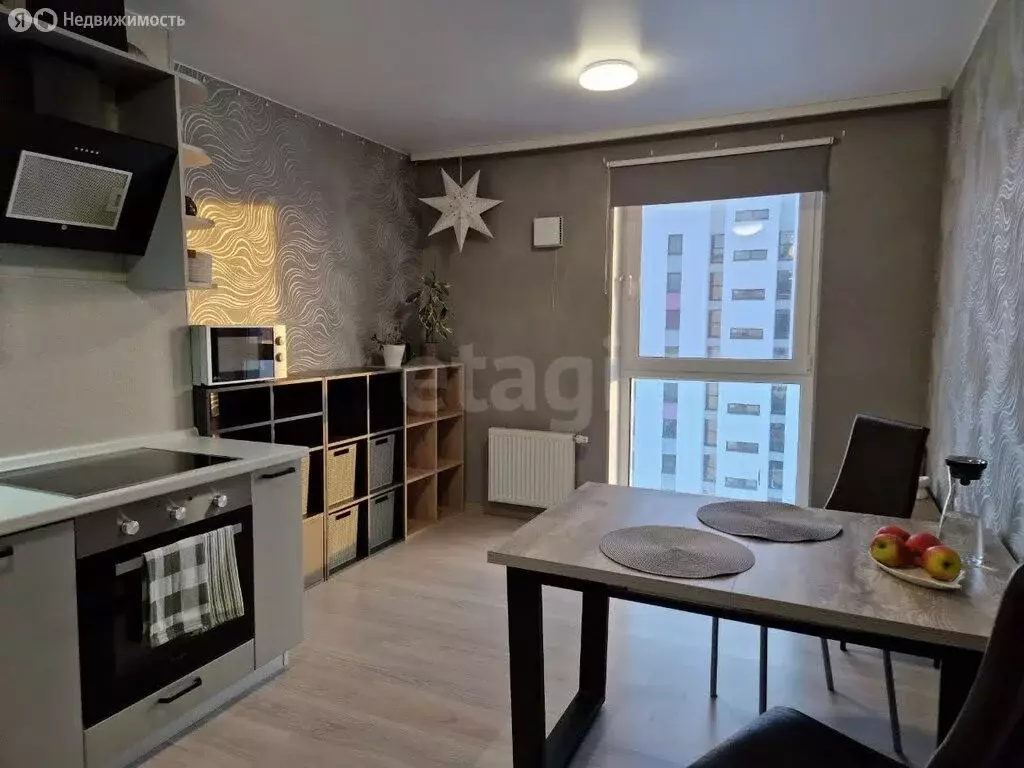 2-комнатная квартира: Тюмень, улица Монтажников, 61 (55.1 м) - Фото 2