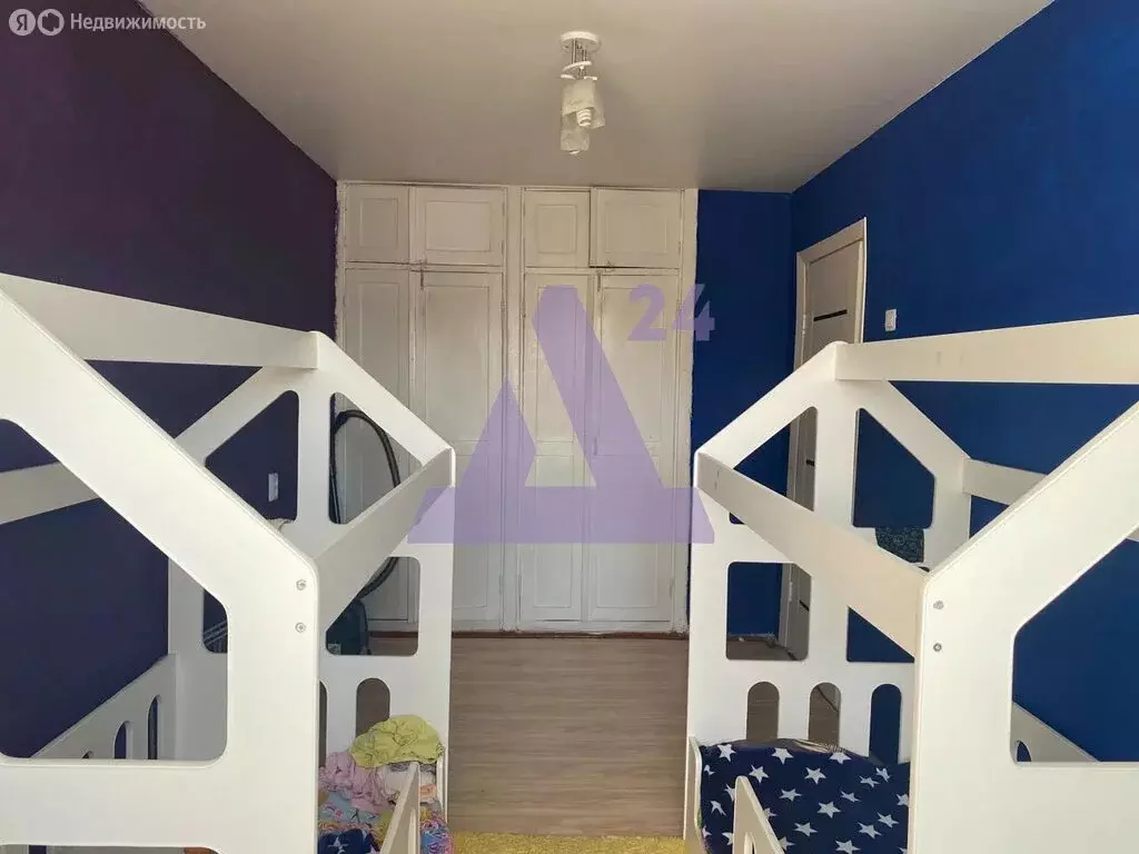 3-комнатная квартира: Новоалтайск, улица Космонавтов, 12 (61.9 м) - Фото 1