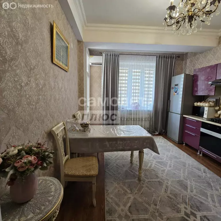 2-комнатная квартира: Махачкала, улица Хуршилова, 17Е (80 м) - Фото 0