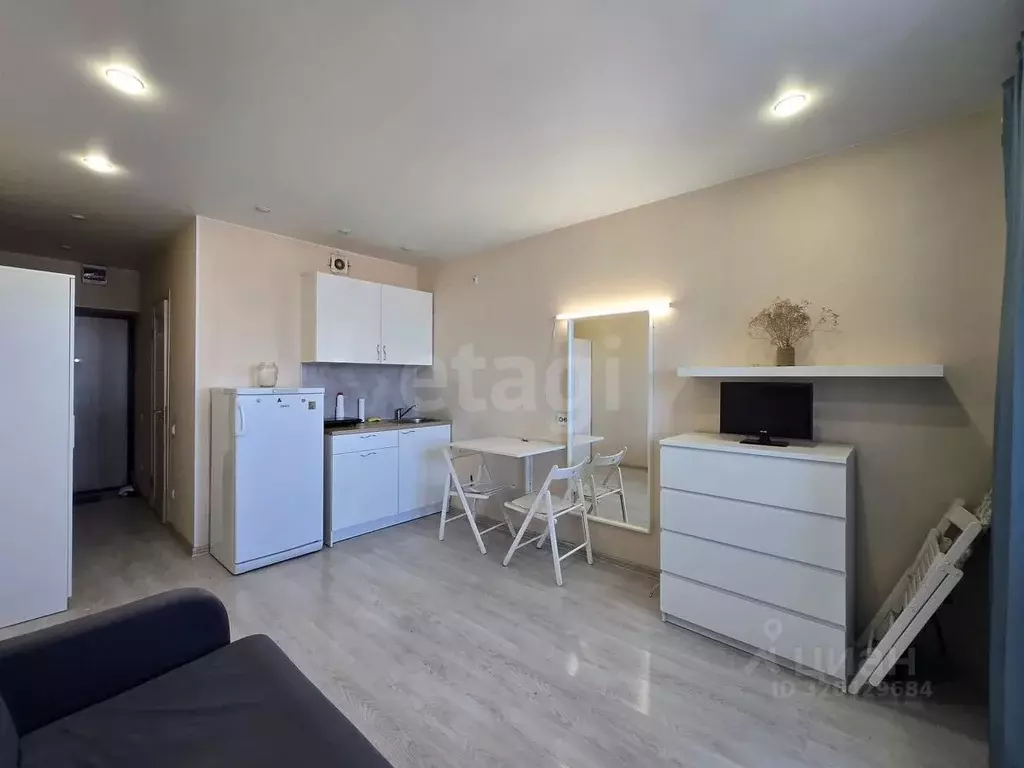 Студия Тюменская область, Тюмень ул. Тимофея Чаркова, 28 (23.0 м) - Фото 1