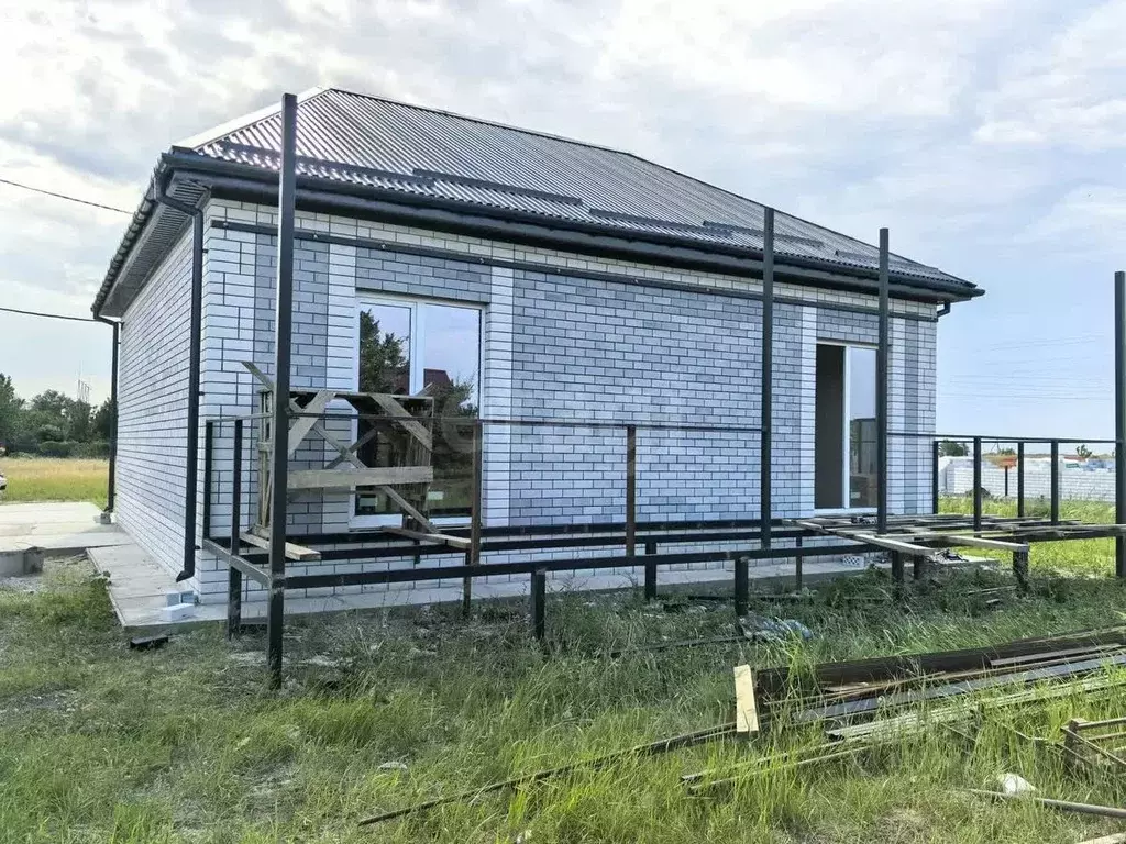 Дом в Краснодарский край, Ейский район, с. Кухаривка ул. Гагарина (80 ... - Фото 1