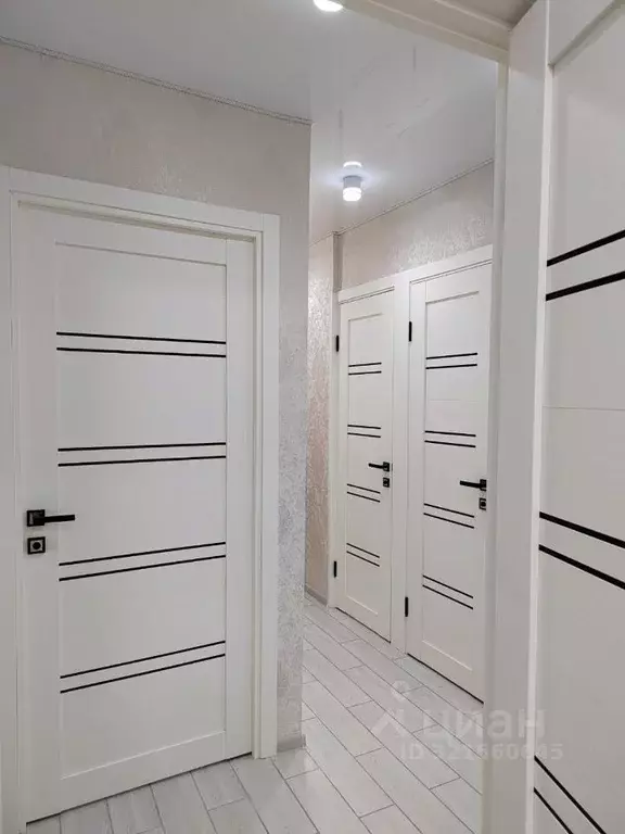 2-к кв. Белгородская область, Старый Оскол Интернациональный мкр, 10 ... - Фото 1