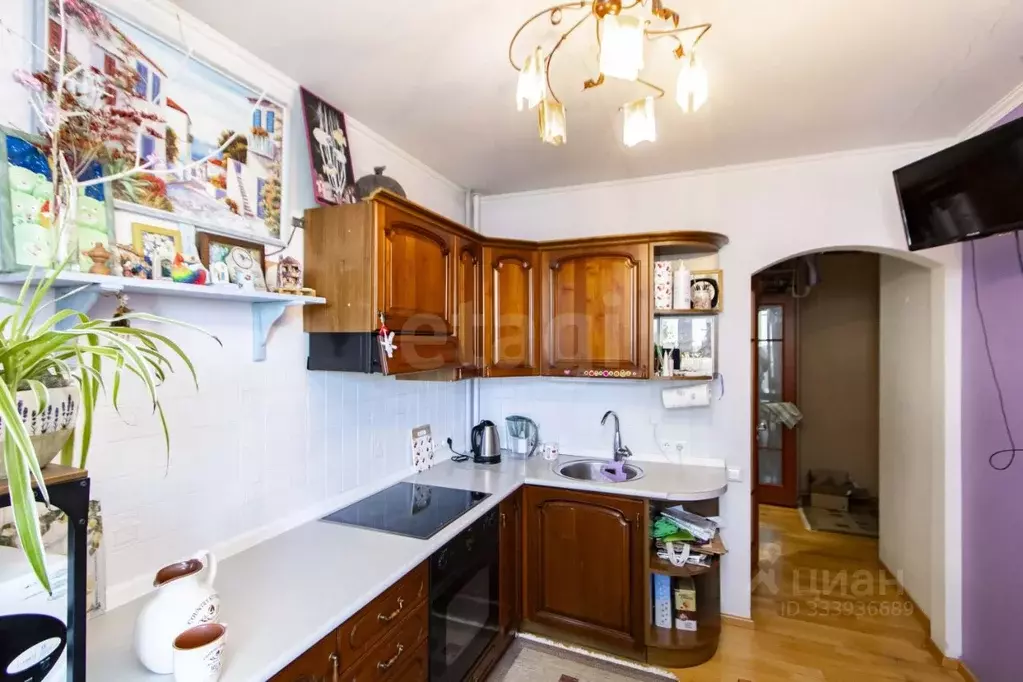 3-к кв. Тюменская область, Тюмень ул. Орджоникидзе, 7 (80.4 м) - Фото 1