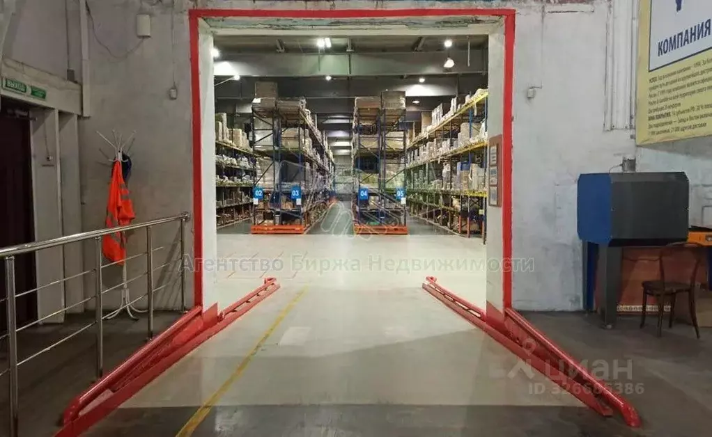 Склад в Новосибирская область, Новосибирск ул. Петухова, 2 (3100 м) - Фото 1