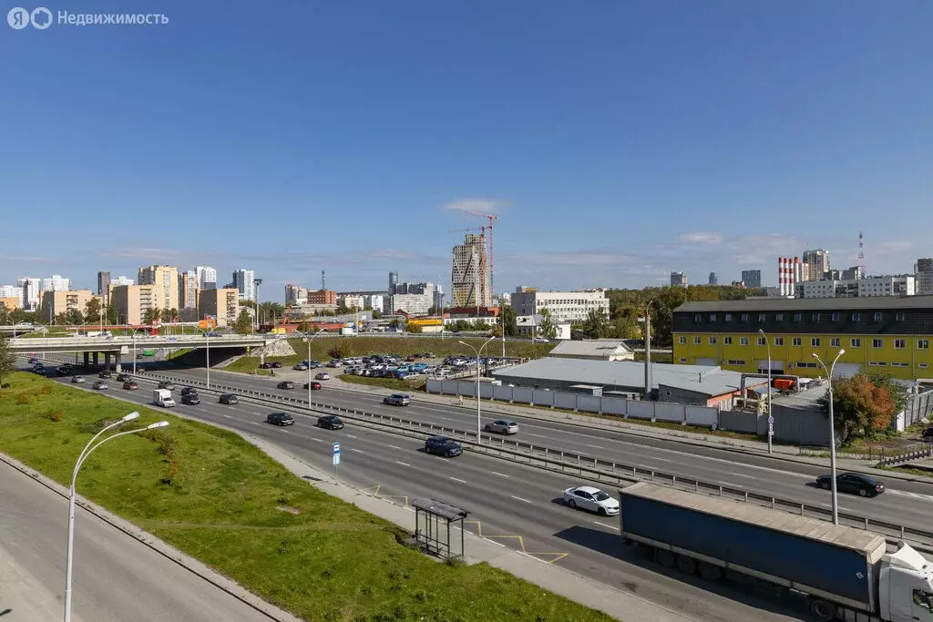 3-комнатная квартира: Екатеринбург, Черкасская улица, 5к2 (60.55 м) - Фото 1