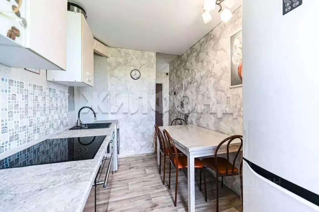 3-к кв. Алтайский край, Барнаул ул. Гущина, 160 (60.0 м) - Фото 1