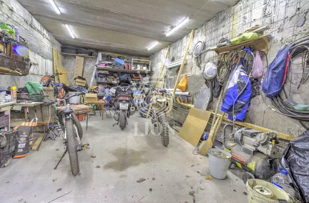 Гараж в Крым, Алушта ул. 60 лет СССР, 20 (63 м) - Фото 2