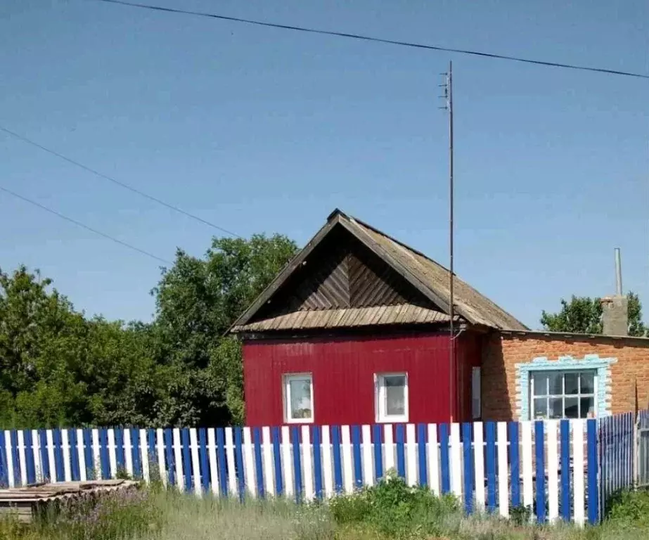 Дом в Саратовская область, Духовницкий район, Березово-Лукское ... - Фото 0