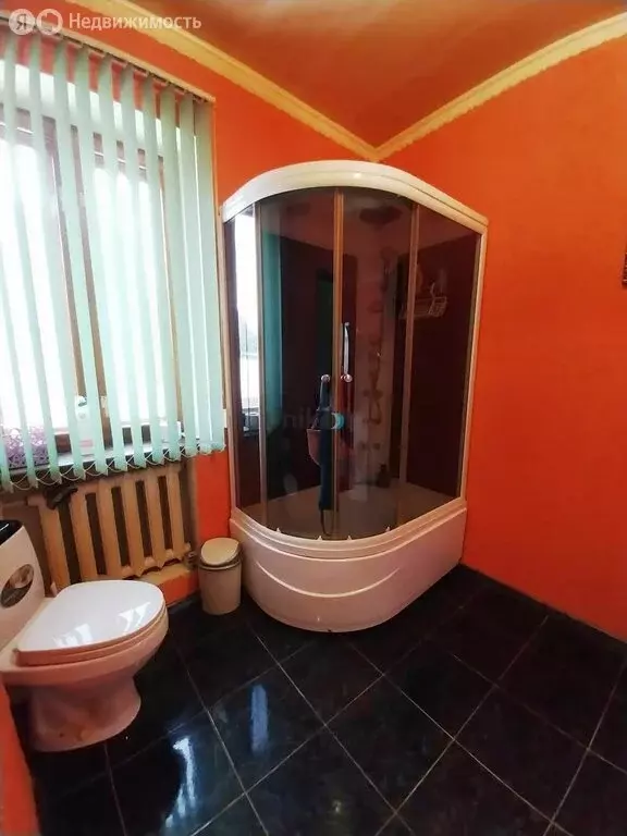 Дом в село Иглино, улица Строителей, 9кв1 (200 м) - Фото 1