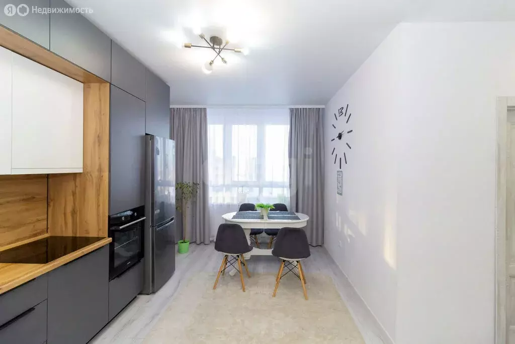 3-комнатная квартира: Тюмень, микрорайон Зарека, улица Лермонтова, 8А ... - Фото 1