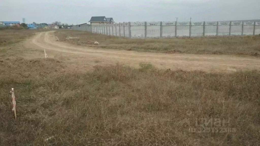 Участок в Крым, Черноморский район, Оленевское с/пос, с. Оленевка ул. ... - Фото 1