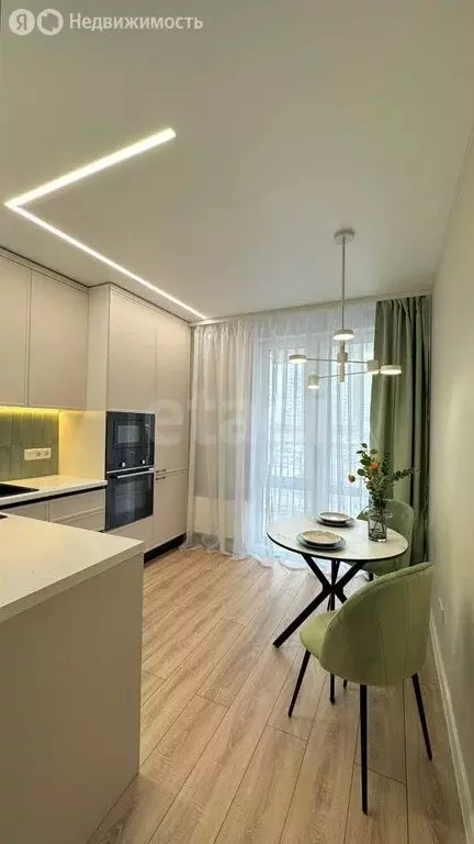 2-комнатная квартира: Тюмень, улица Александра Логунова, 18 (51.6 м) - Фото 2