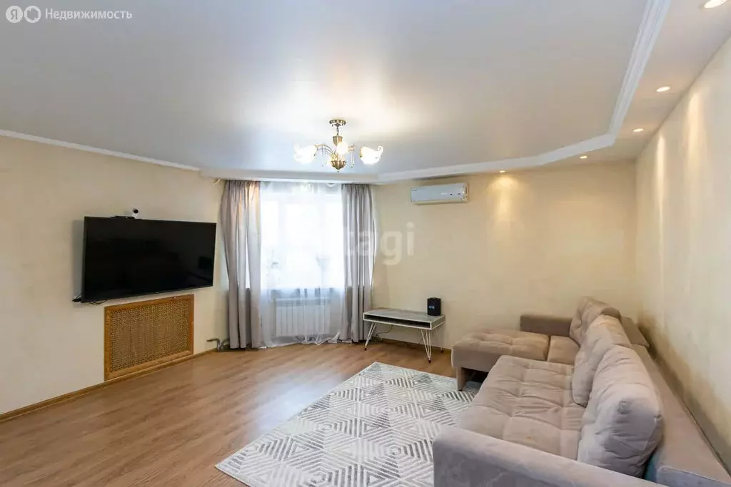 4-комнатная квартира: Тюмень, улица Николая Чаплина, 130 (85.7 м) - Фото 0