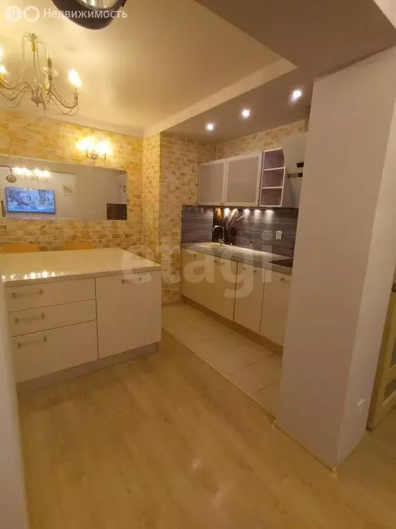 3-комнатная квартира: Южно-Сахалинск, проспект Мира, 280А (65 м) - Фото 1