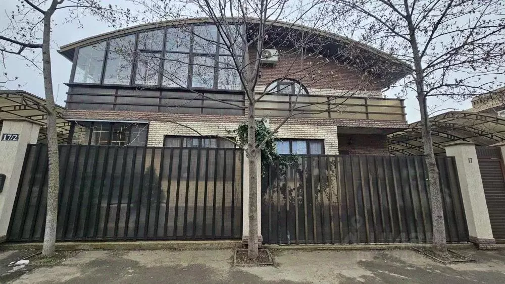 Дом в Краснодарский край, Краснодар ул. Цезаря Куникова (120 м) - Фото 1