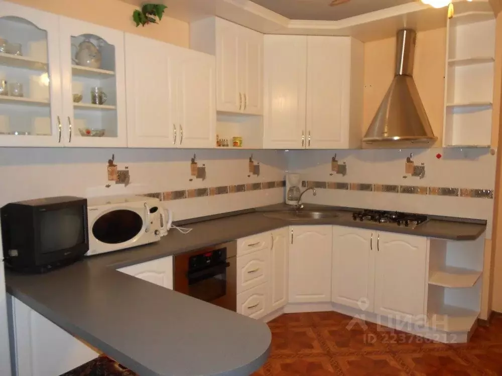 3-к кв. Волгоградская область, Волгоград ул. Огарева, 1 (100.0 м) - Фото 1