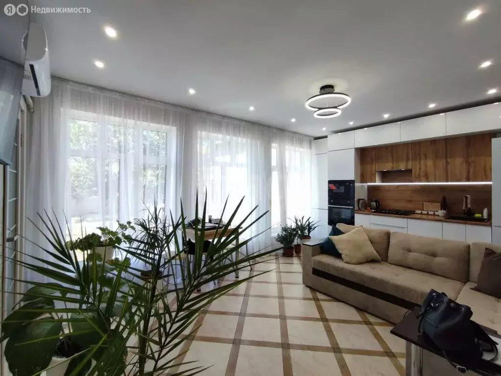 2-комнатная квартира: село Мирное, улица Белова, 34 (60 м) - Фото 0