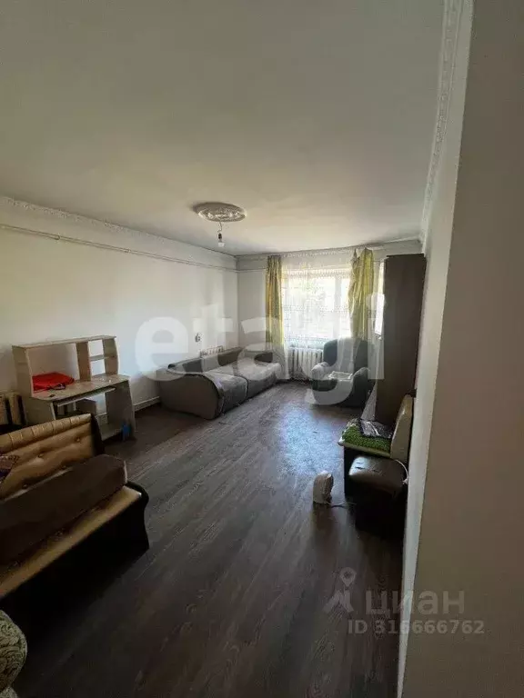3-к кв. Бурятия, Кяхта Заводская ул., 14 (64.8 м) - Фото 1