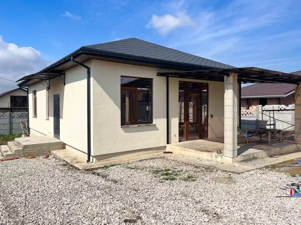 Дом в Крым, Симферопольский район, с. Мирное ул. Ромашковая, 4 (100 м) - Фото 1