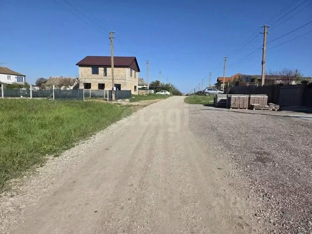 Участок в Крым, Ленино пгт ул. Вишневая (7.0 сот.) - Фото 1