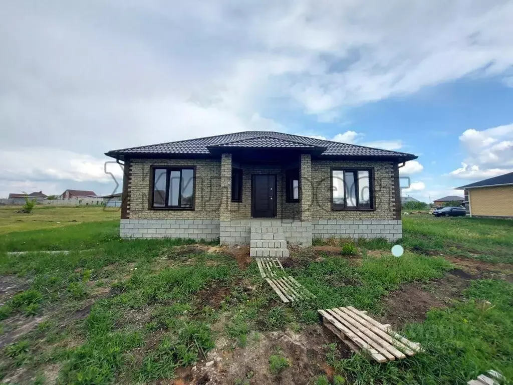 Дом в Белгородская область, Строитель Яковлевский городской округ, ул. ... - Фото 1