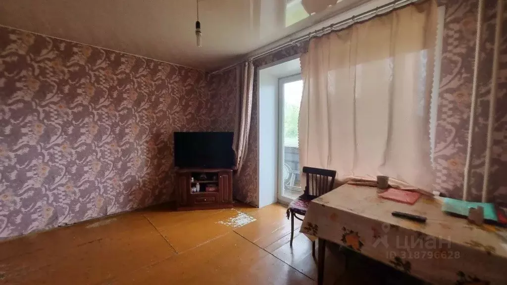 2-к кв. Свердловская область, Артемовский ул. Полярников, 33 (46.0 м) - Фото 0