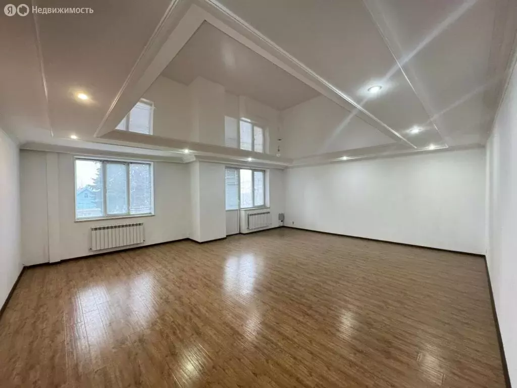 5-комнатная квартира: Баксан, улица имени Р.А. Калмыкова, 96 (176 м) - Фото 1