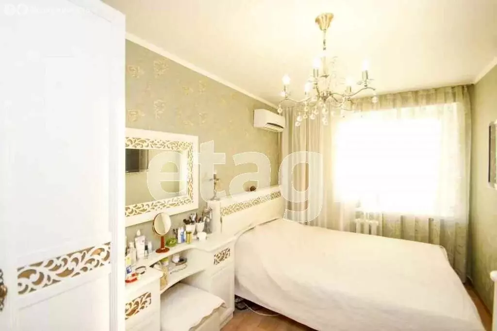 4-комнатная квартира: Тюмень, Холодильная улица, 136 (74 м) - Фото 1