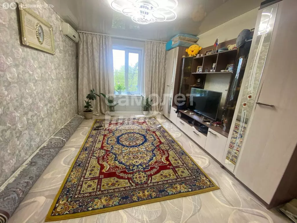 3-комнатная квартира: Астрахань, село Новолесное, улица Азизбекова, 10 ... - Фото 0