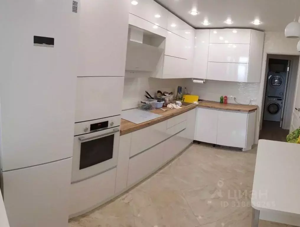 3-к кв. Брянская область, Брянск ул. Вали Сафроновой, 75 (90.2 м) - Фото 0