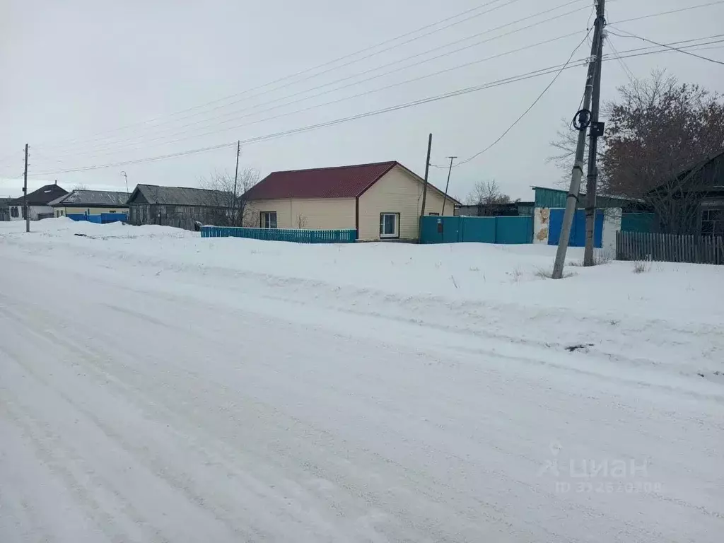 Дом в Алтайский край, Рубцовский район, Веселоярский сельсовет, с. ... - Фото 1