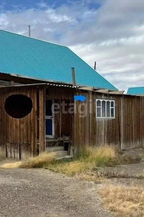 Дом в Алтай, Кош-Агачский район, с. Тобелер ул. Набережная (80 м) - Фото 1